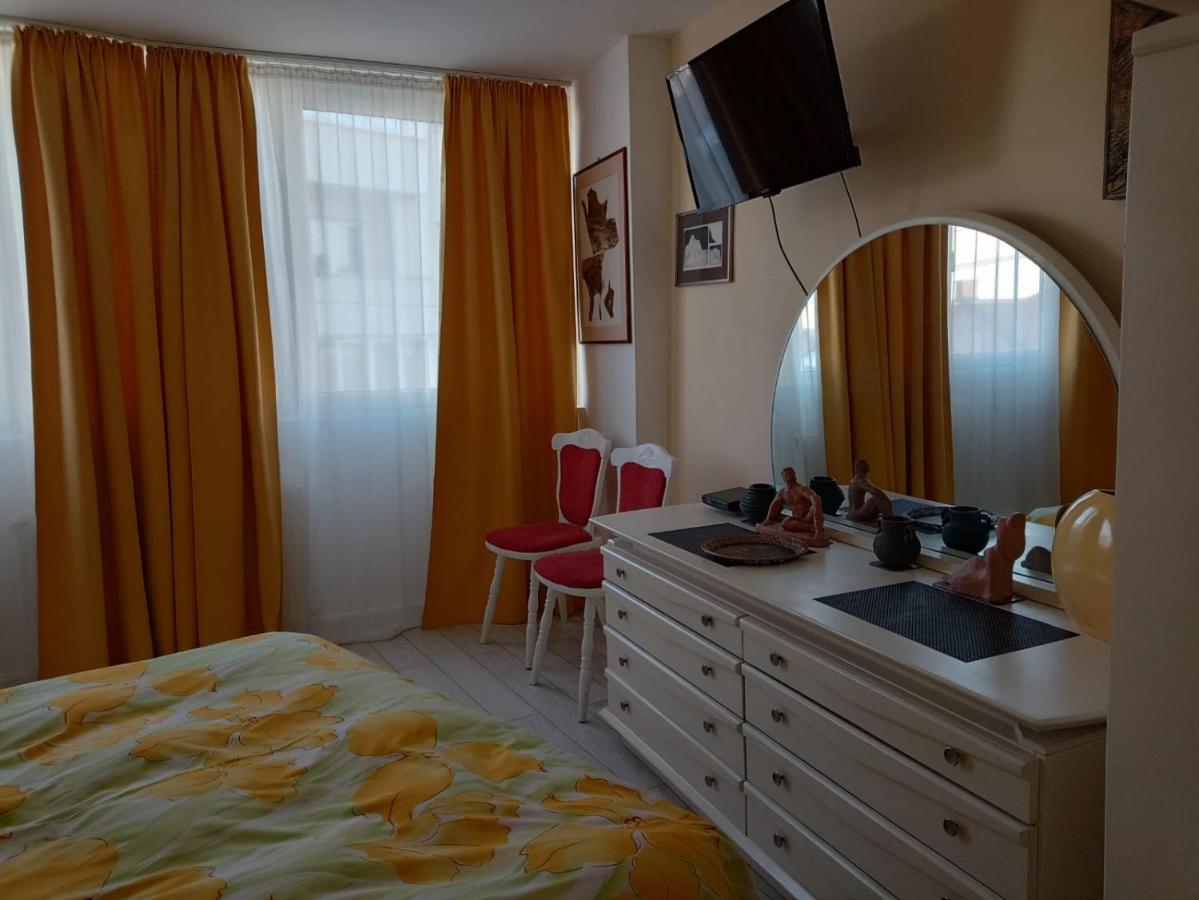 Two Bedroom Apartment Farmec Cluj-Napoca Luaran gambar